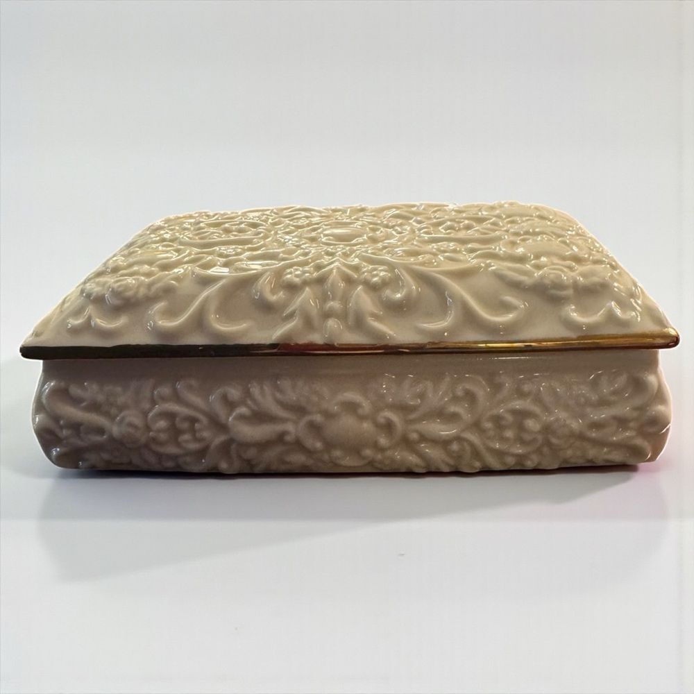 Vintage Centurion Collection Ivory Cream Porcelain Trinket Jewelry Box - Picture 6 of 10